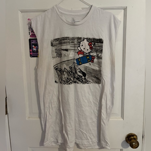 Hello Kitty Tee - Picture 1 of 3